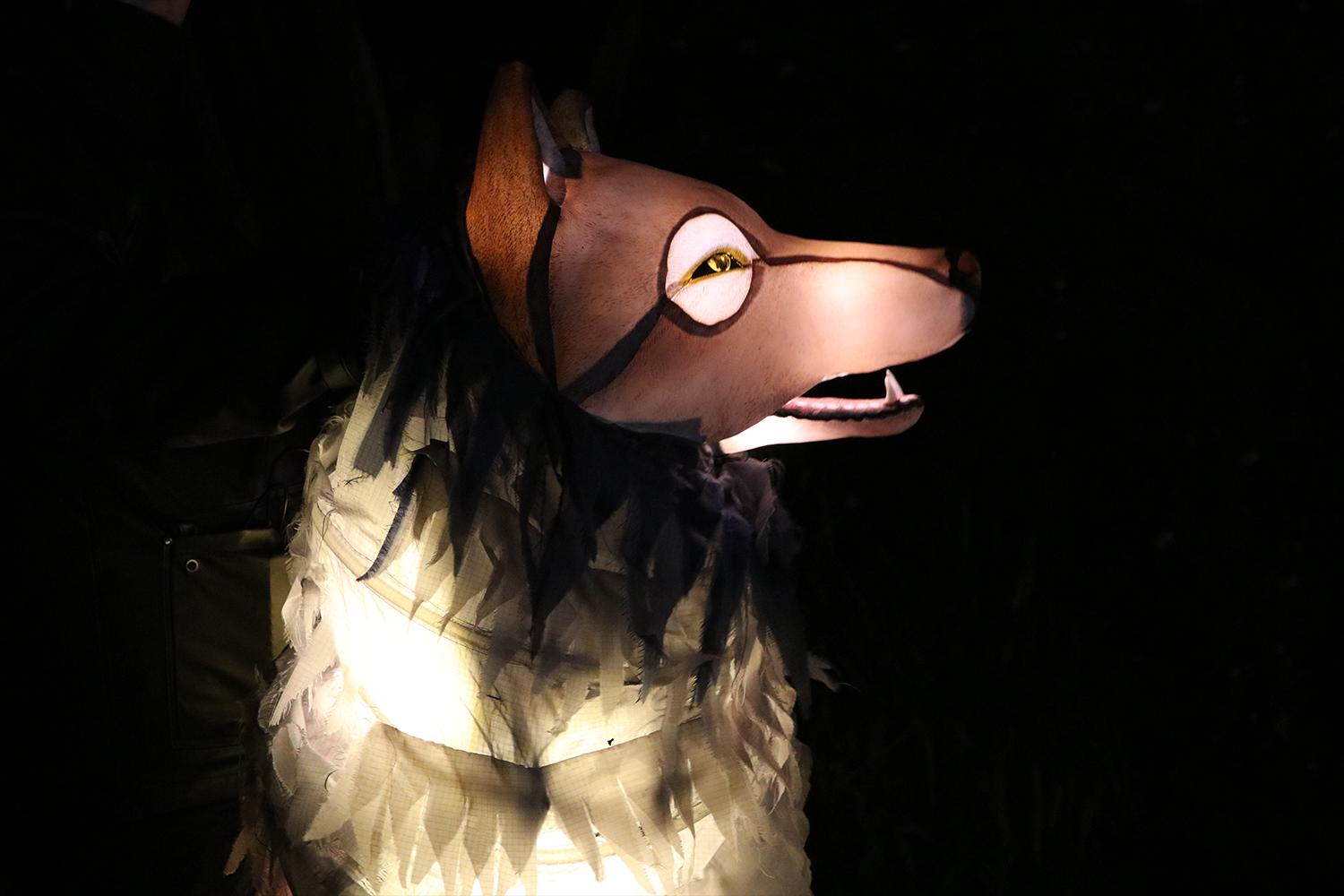 Wolf Lantern 1500x1000